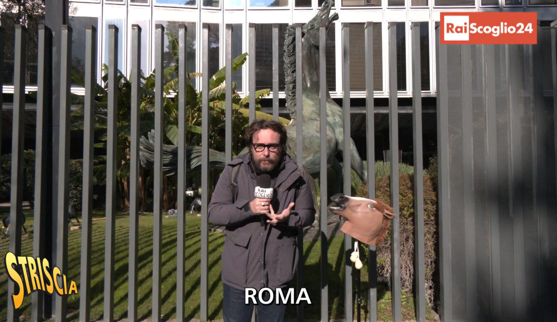 Stasera a Striscia, gli abitanti di Stromboli rifiutano il risarcimento di 260 mila euro. «Carità non ne vogliamo». Testimonianze esclusive dal set della fiction Rai che ha incendiato l’Isola