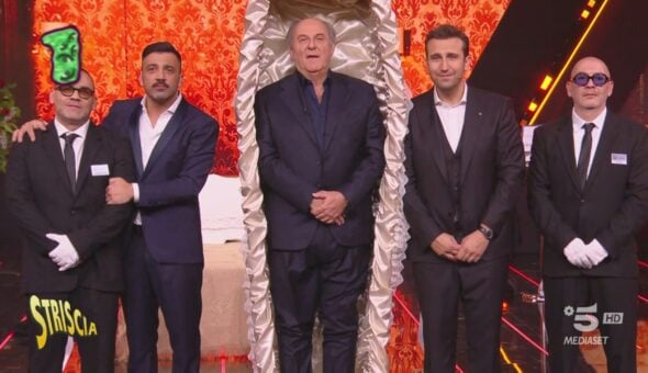 Con Pio e Amedeo, il funerale di Gerry Scotti è tutto da ridere