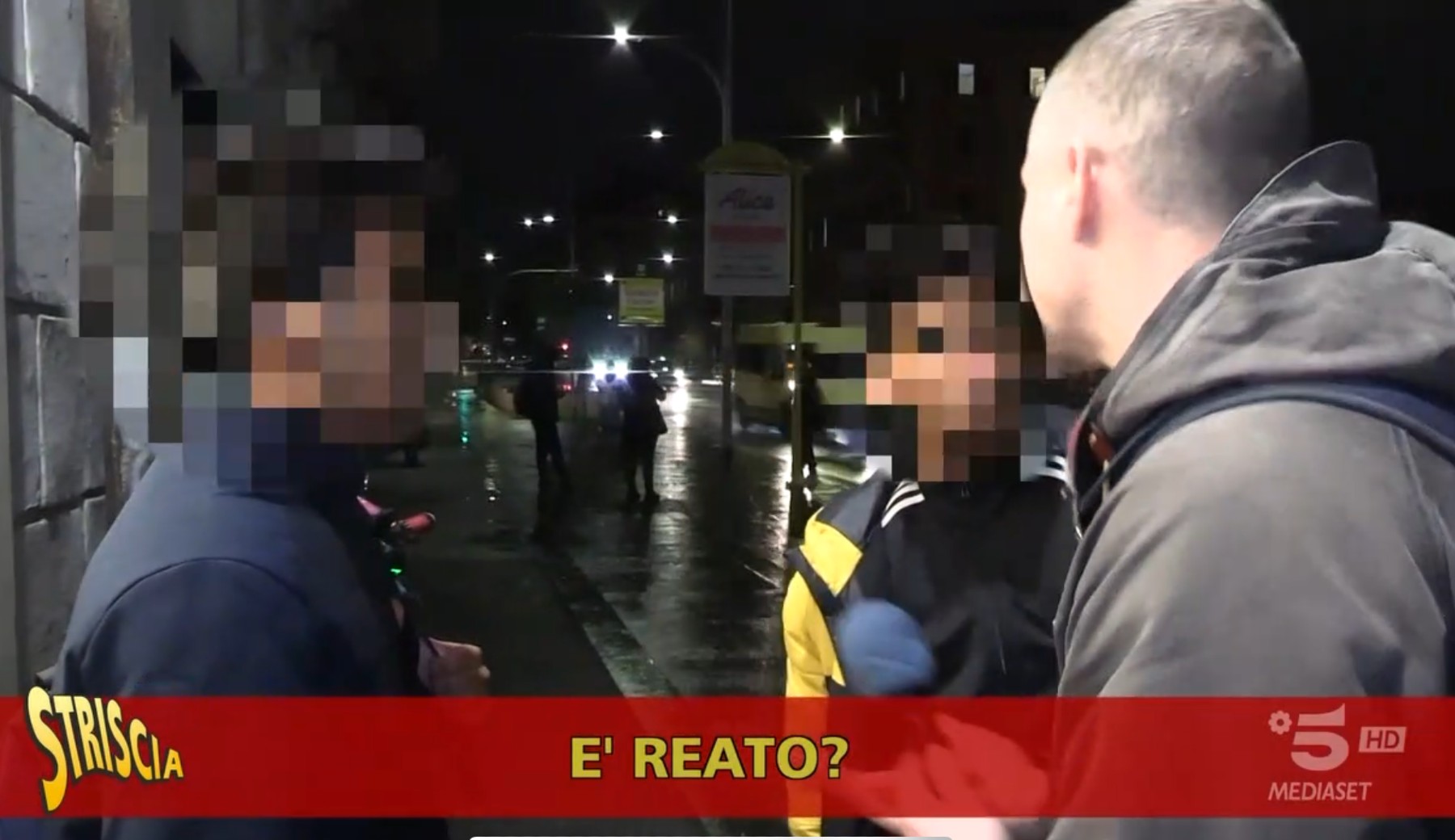 Milano, sequestrati 100 mila prodotti hi-tech falsi. I servizi di Striscia