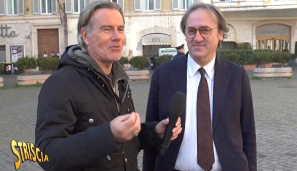 Stasera a Striscia, tornano i furbetti dei registratori di cassa che insegnano i trucchi per fare nero. E i politici si impegnano a intervenire dopo l'inchiesta del tg satirico