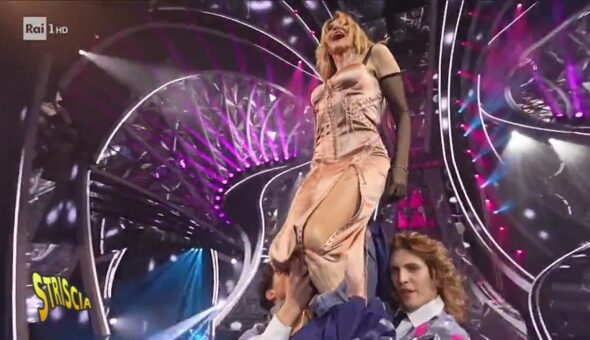 Sanremo, Lorella Cuccarini superstar nella serata dei duetti