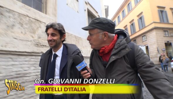 Oggi a Striscia: sparo di Capodanno, anche Donzelli scarica Pozzolo: «Mi risulta che alla Procura diano tutti la stessa versione, tranne lui»