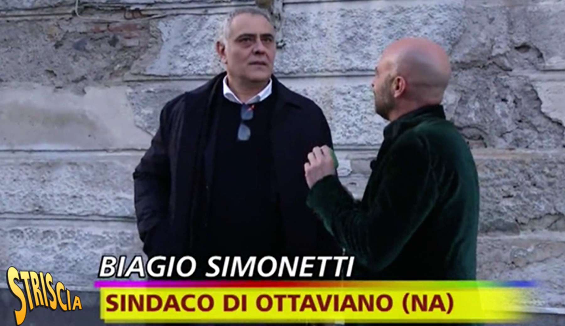 Stasera a Striscia, Luca Abete torna a Ottaviano. Con il sindaco Simonetti incontra i nostalgici del boss Cutolo