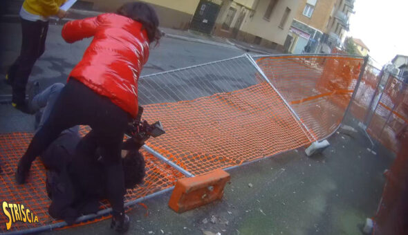 Oggi a Striscia, calci e pugni contro la troupe di Striscia la notizia. L'inviata Rajae Bezzaz e il suo operatore aggrediti a Novi Ligure da un 