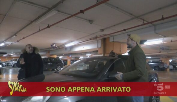 Roma, le merdine di Brumotti per chi parcheggia dove non si può