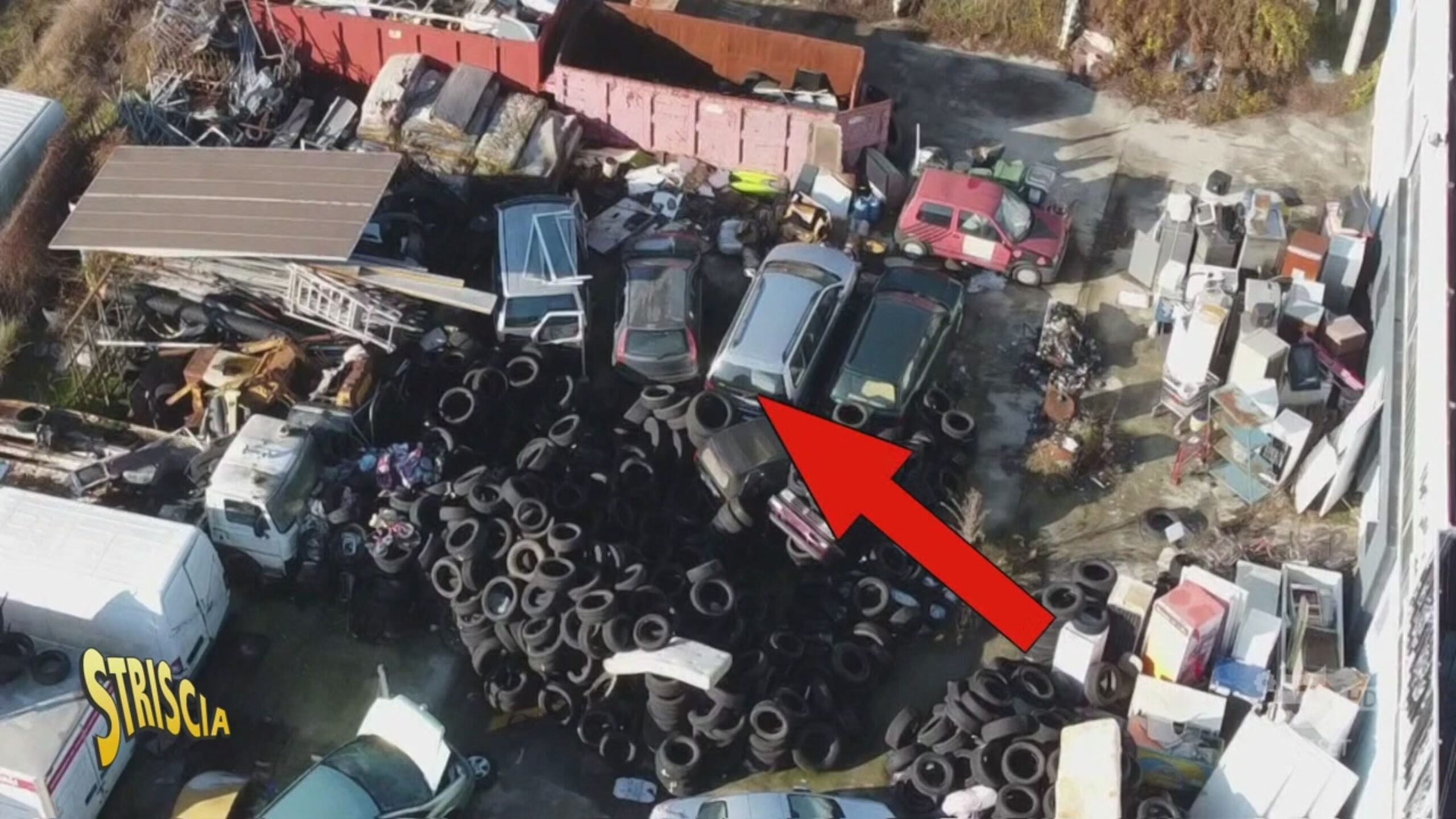 Camion, auto, container abbandonati dal 2018: chi se ne occupa?