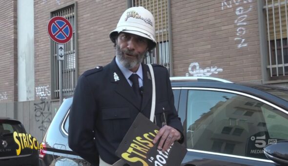 Fermata vietata al Commissariato di Polizia. Ma non per tutti