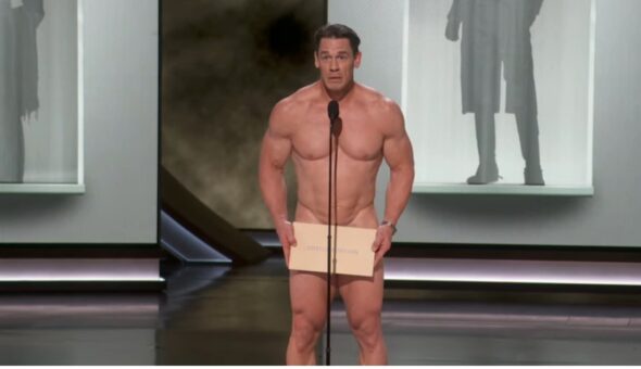 John Cena e l’Oscar ai costumi senza costume. Le interviste di Striscia 