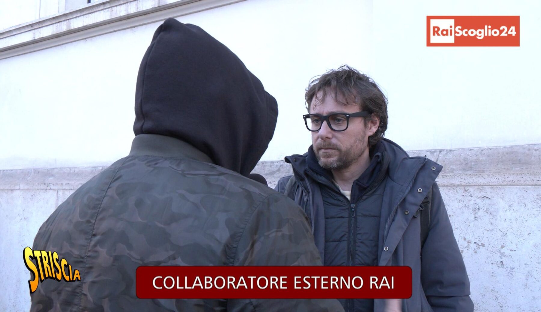 Oggi a Striscia la notizia, il bando è fatto. Lo vince il marito di uno dei vicedirettori del TG1. Due milioni di euro per fornire troupe esterne alla Rai