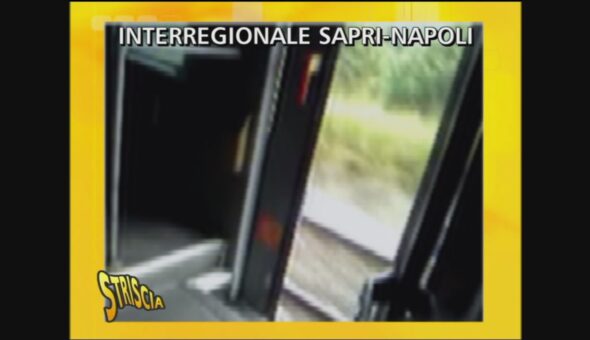 Treni con porte aperte