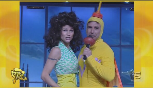 Striscia la domenica