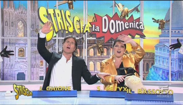 Striscia la domenica