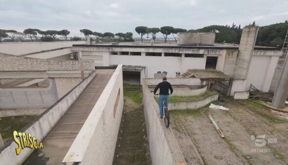 Terracina e la piscina comunale mai terminata