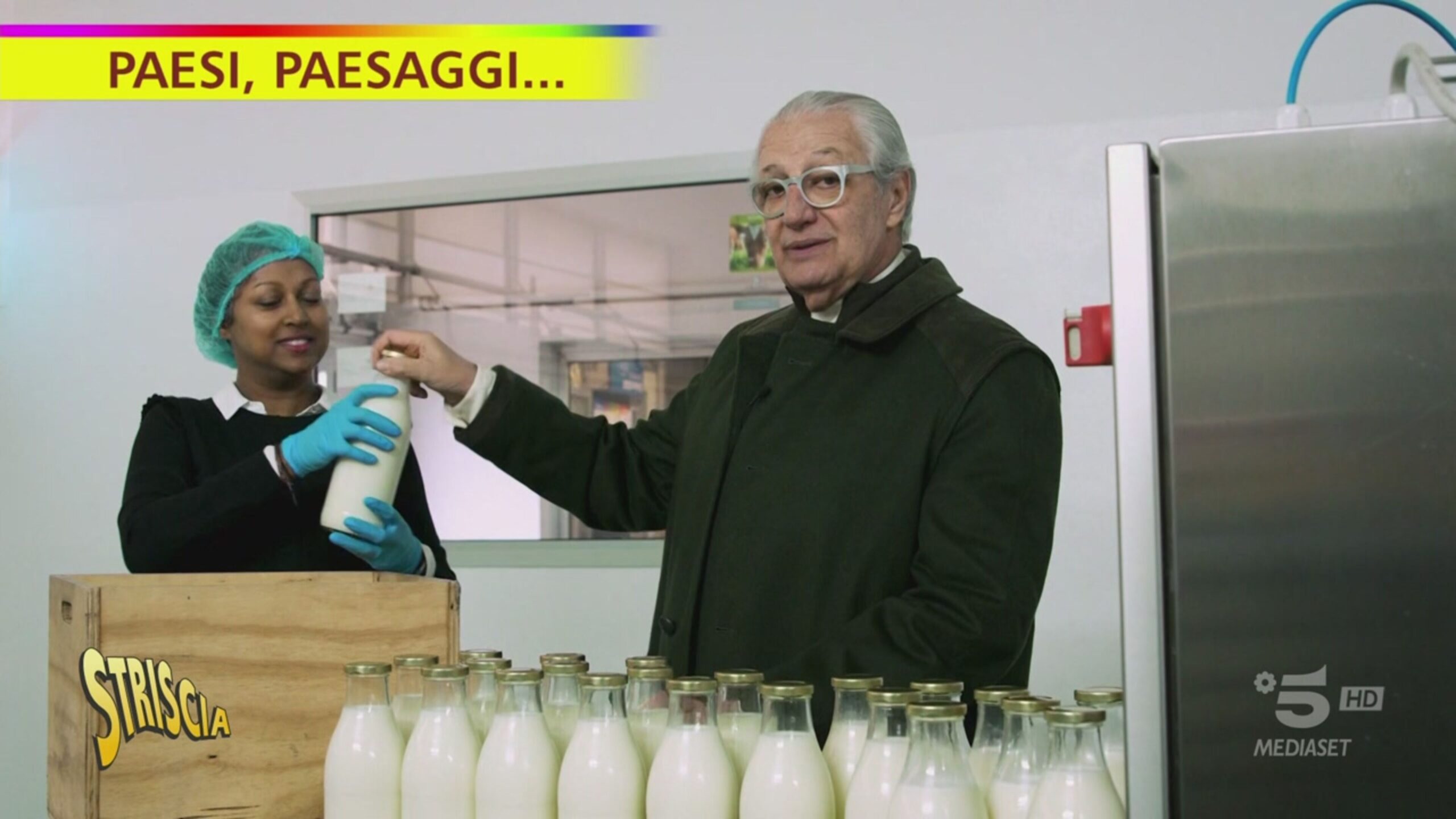 Davide Rampello e il latte Guernsey di Maleo (Lodi) - Striscia la notizia