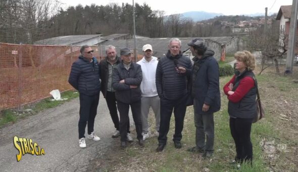 Sette capannoni coperti di amianto abbandonati dal 2008