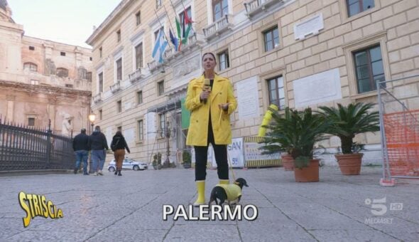 Palermo, la città è connessa ma le strade crollano