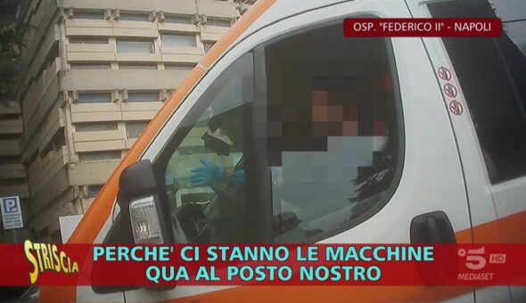 Napoli, posteggio selvaggio all'ospedale 