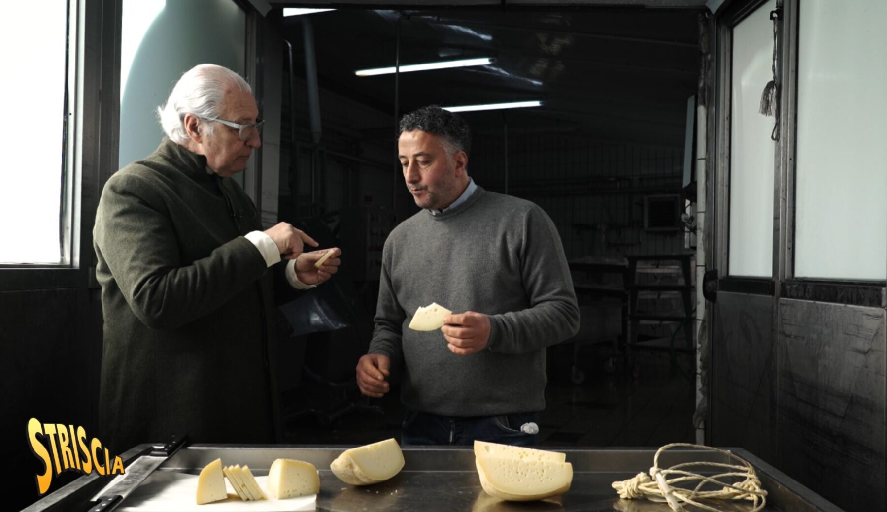 Oggi a Striscia la notizia nella rubrica “Paesi, paesaggi…”, Davide Rampello e il “Provolone del Monaco”