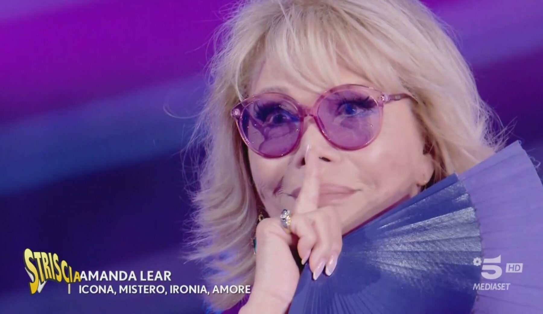L’inimitabile Amanda Lear passa sotto lo scanner test di Fatti e Rifatti…
