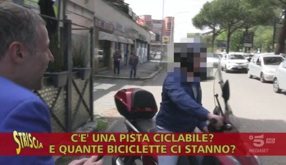 Roma. In via Tuscolana, la pista ciclabile è dei motociclisti