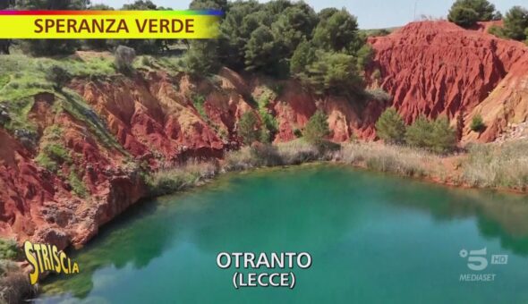 Otranto, un paesaggio fantascientifico nel laghetto di bauxite