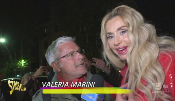 Valeria Marini, alla sua festa di compleanno tutti in rosso