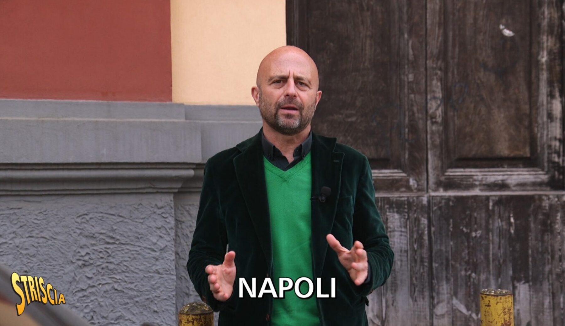 Stasera a Striscia, l’inchiesta di Luca Abete sull’olio pezzotto. Faccia a faccia con lo chef che vende finto extravergine: «O ti mando all’ospedale, o ti levi dal c…»