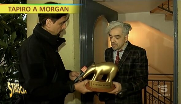 Morgan, l’espulsione da X Factor, i litigi, Bugo e… i Tapiri di Striscia