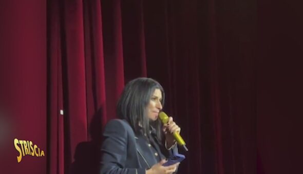 Laura Pausini chiama Marco, ma lui non risponde più al telefono