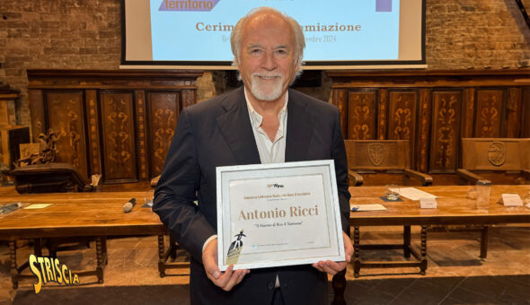Antonio Ricci è «il Maestro» come Arbasino, Pejrone, Nespolo e Guccini: premio speciale al Concorso letterario Bere il Territorio per l'ideatore di Striscia