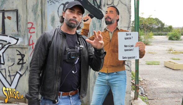 Stasera a Striscia: nuove immagini esclusive al boschetto della droga di Rogoredo. Vittorio Brumotti torna a denunciare la situazione