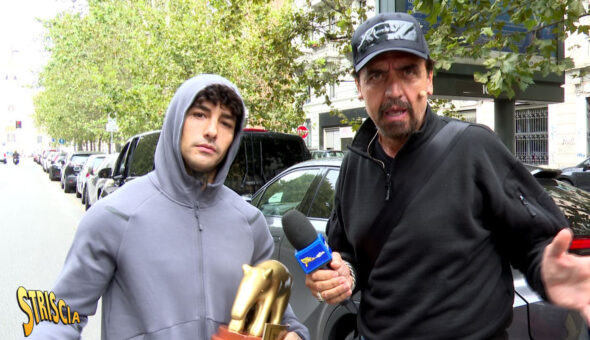 Stasera a Striscia: primo Tapiro d'oro della carriera a Tony Effe dopo il dissing con Fedez