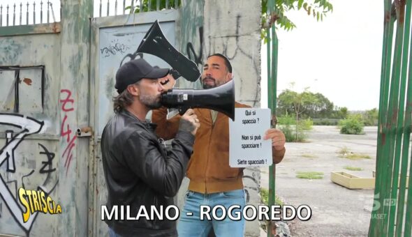 Cosa ci fa la sagoma di Brumotti nel boschetto della droga di Rogoredo?