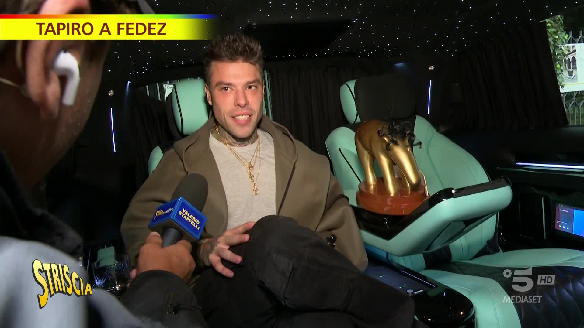 Fedez, Tapiro d’oro “riccioluto” dopo il dissing con Tony Effe