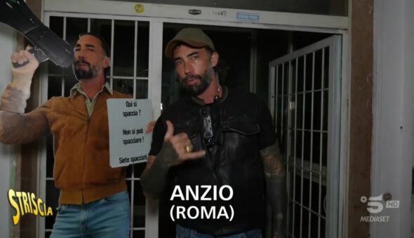 Droga ad Anzio, dopo il servizio di Brumotti per Striscia cambia la zona di spaccio ma viene riconosciuto e arrestato insieme al compare