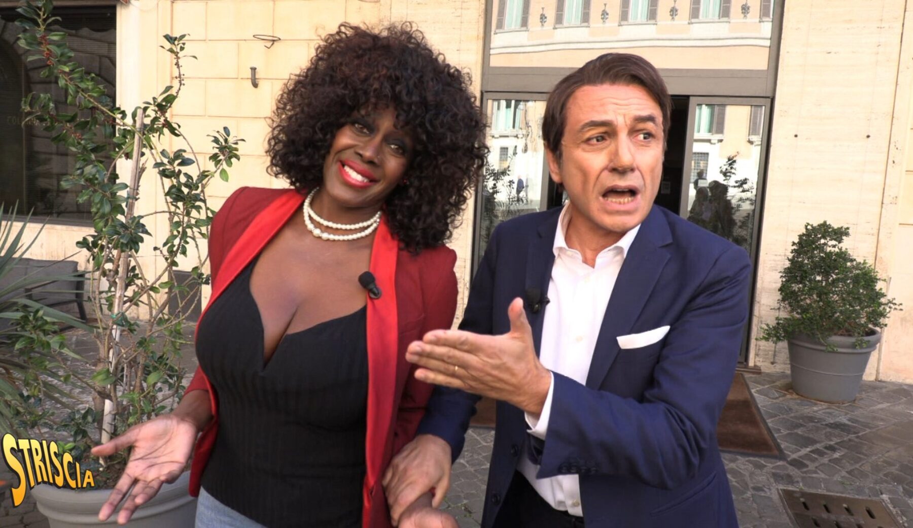 Scontro Grillo-Conte, il “Giuseppi” del tg satirico tradisce Rocco Casalino e per la pace con il fondatore del M5S si affida a Sylvie Lubamba