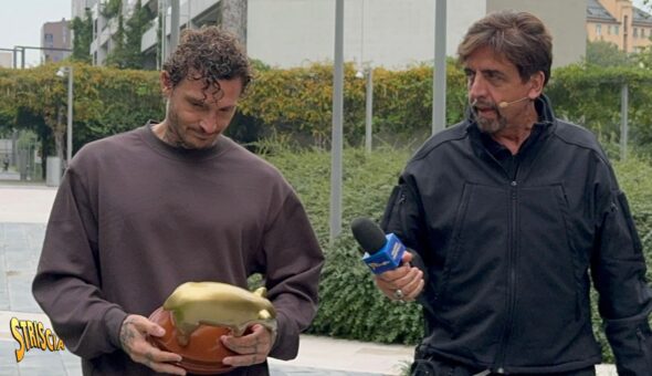 Stasera a Striscia: Tapiro d'oro a Cristiano Iovino dopo i nuovi dettagli sulla rissa con Fedez e gli ultrà del Milan. Il rapper ha comprato il suo silenzio? «Non mi va di parlare»