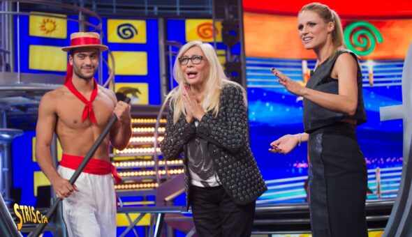 Tanti auguri Mara Venier, già conduttrice di Striscia la notizia e protagonista dei servizi del tg satirico