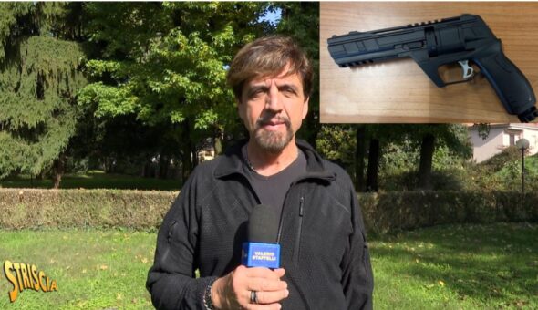 Stasera a Striscia la notizia: altro che pistola da paintball! L'arma giocattolo si può acquistare senza porto d'armi ma è pericolosa come una pistola vera. L'inchiesta di Valerio Staffelli