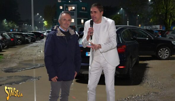 Questa sera a Striscia: continua l'inchiesta del Tg satirico sui parcheggi selvaggi fuori San Siro. Nelle aree pubbliche manca il presidio annunciato dal Comune di Milano e in quelle private ti chiedono fino a 70 euro