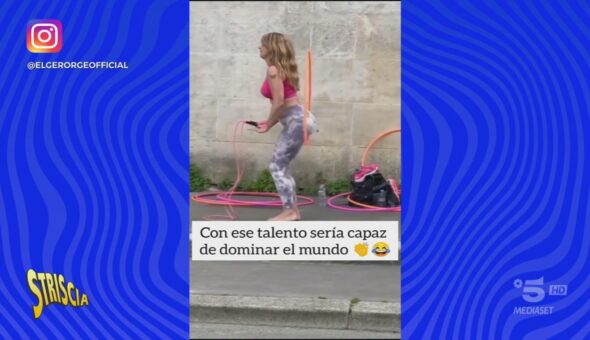 Fare yoga con una capra sulla schiena: ce ne parla Socialman
