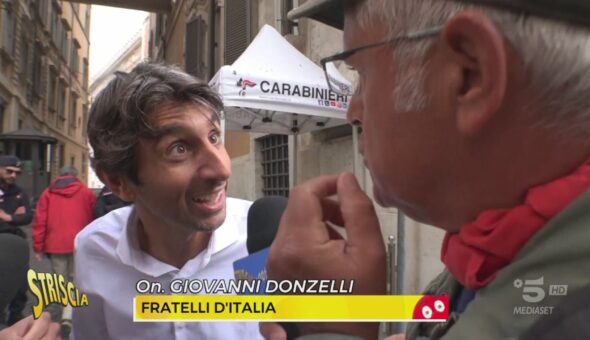 Lucci ai politici di maggioranza: 