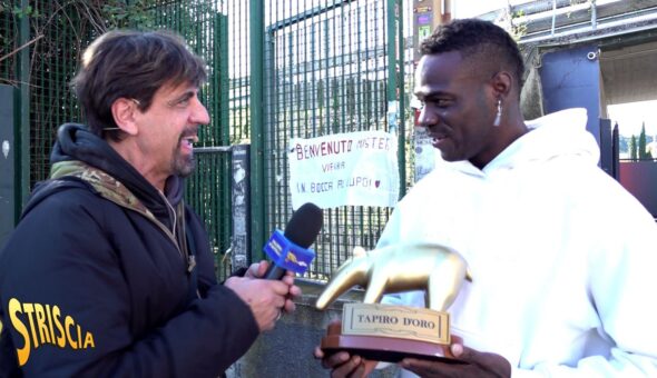 Stasera a Striscia: Tapiro d'oro a Mario Balotelli arrivato al Genoa poco prima di Patrick Vieira (che l'aveva aspramente criticato ai tempi del Nizza). 