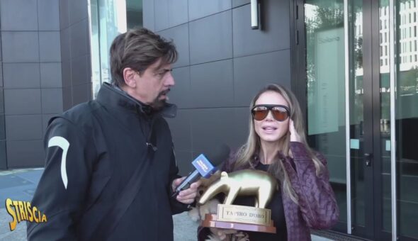 Stasera a Striscia la notizia Diletta Leotta conquista il suo decimo Tapiro d'oro