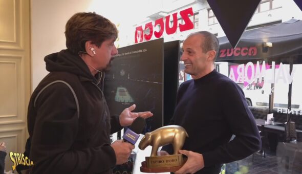 Anteprima: Valerio Staffelli consegna a Max Allegri un Tapiro d'oro con il 