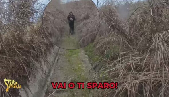Anteprima - «Vai via o ti sparo!». Sono immagini da brividi quelle che ha registrato a Prarolo (Vercelli) Vittorio Brumotti
