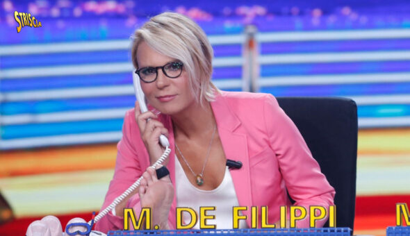 Buon compleanno a Maria De Filippi! Compie gli anni la regina indiscussa della tv e già conduttrice anche di Striscia