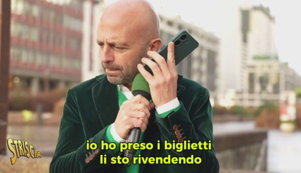 Stasera a Striscia: Luca Abete indaga sulla finale di X-Factor. I biglietti gratuiti rivenduti online a 100 euro