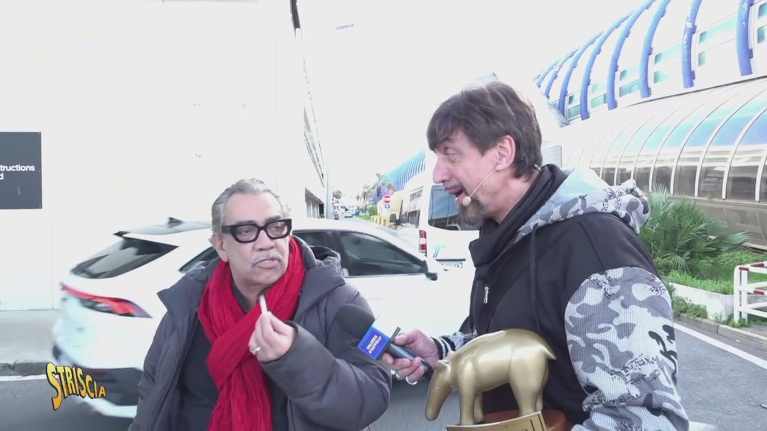Domani a Striscia: Tapiro d’oro a Guillermo Mariotto per l’improvvisa fuga da Ballando con le stelle. Il giudice del talent di Rai1 fa il Tapiro in mille pezzi