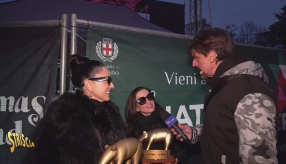 Stasera a Striscia: Paola e Chiara, escluse dal Festival di Sanremo, ricevono il loro primo Tapiro d'oro
